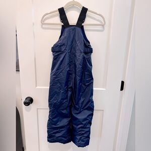 Boy XS COLUMBIA snowsuit overalls
Color is Navy